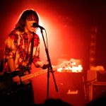 J、右足骨折でも今年最後のソロライヴが激熱ステージに!2024年の幕開けを飾る来春のライヴ開催も発表