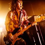 J、右足骨折でも今年最後のソロライヴが激熱ステージに!2024年の幕開けを飾る来春のライヴ開催も発表