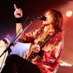 J、右足骨折でも今年最後のソロライヴが激熱ステージに!2024年の幕開けを飾る来春のライヴ開催も発表